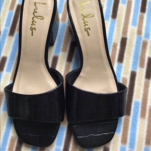 NEW - Lulus BLK Alligator Sandals